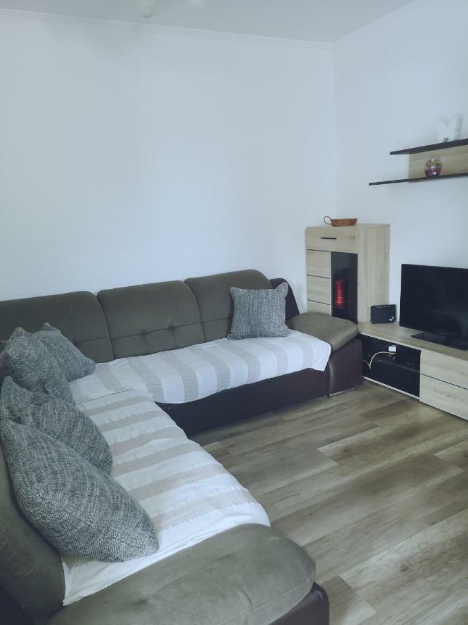 App Emona Appartement Bašanija Buitenkant foto