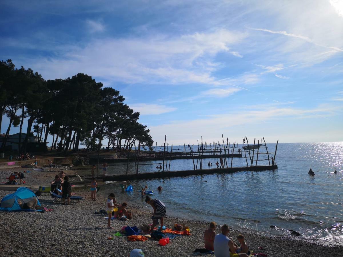 App Emona Appartement Bašanija Buitenkant foto