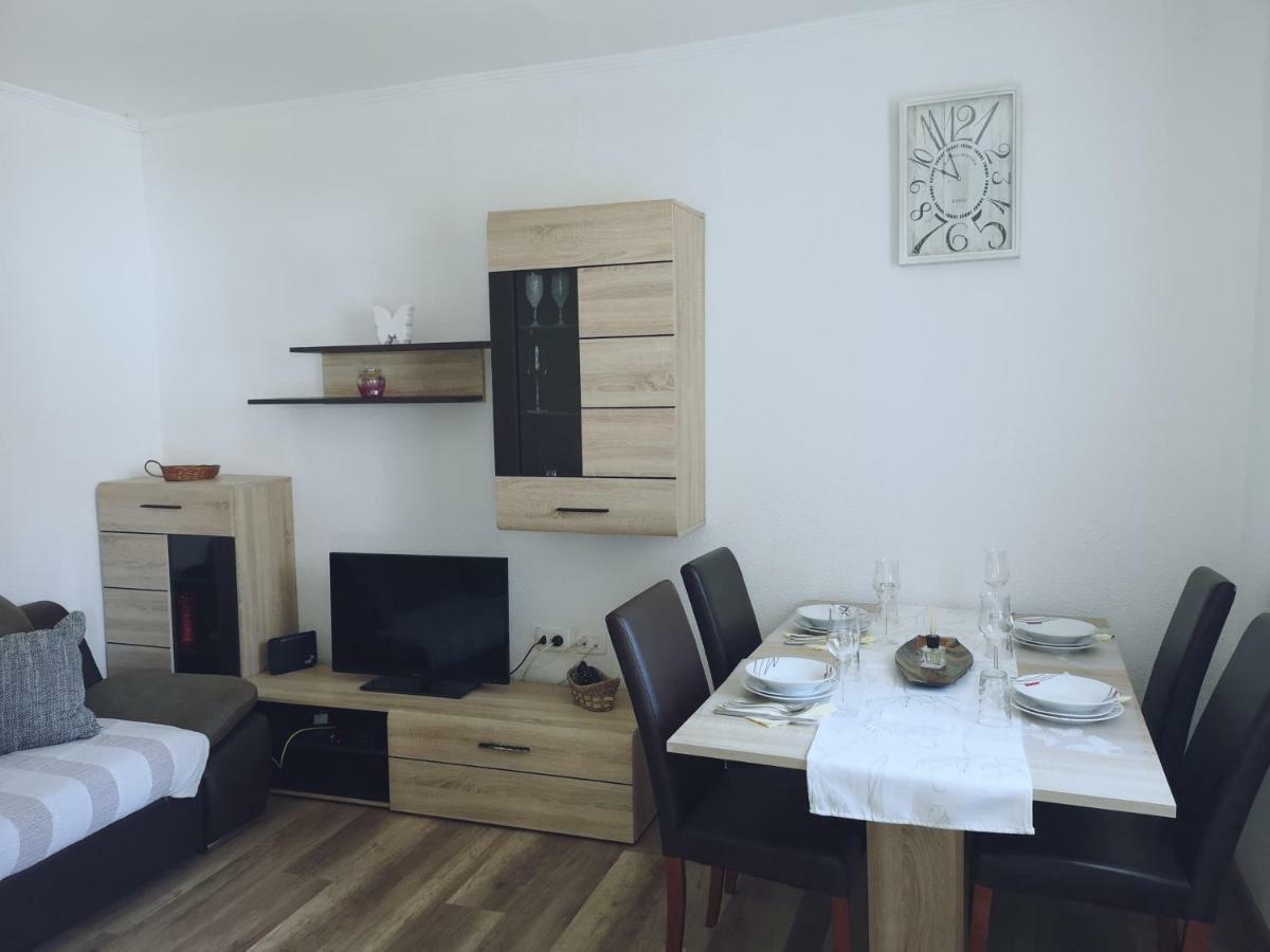 App Emona Appartement Bašanija Buitenkant foto
